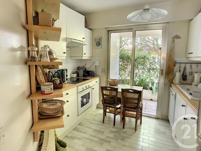 Afficher la photo en grand Appartement F3 à vendre - 3 pièces - 71.69 m2 - LE CANNET - 06 - PROVENCE-ALPES-COTE-D-AZUR - Century 21 Mistral L'Agence