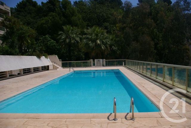 Afficher la photo en grand Appartement Duplex à vendre - 2 pièces - 51.0 m2 - LE CANNET - 06 - PROVENCE-ALPES-COTE-D-AZUR - Century 21 Mistral L'Agence