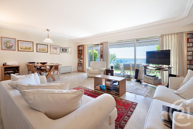 Appartement F3 à vendre - 3 pièces - 95.7 m2 - LE CANNET - 06 - PROVENCE-ALPES-COTE-D-AZUR - Century 21 Mistral L'Agence Appartement F3 à vendre - 3 pièces - 95.7 m2 - LE CANNET - 06 - PROVENCE-ALPES-COTE-D-AZUR - Century 21 Mistral L'Agence