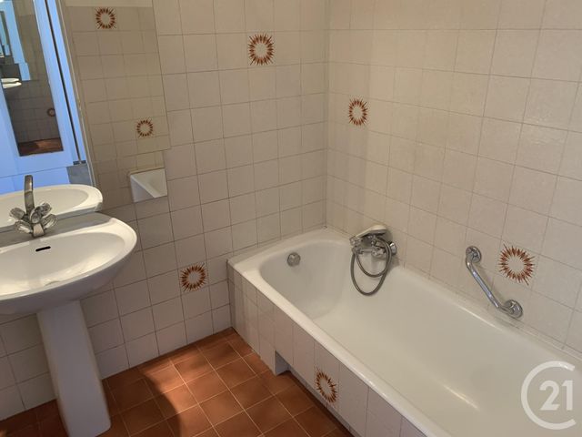 appartement à louer - 3 pièces - 73.0 m2 - LE CANNET - 06 - PROVENCE-ALPES-COTE-D-AZUR - Century 21 Mistral L'Agence appartement à louer - 3 pièces - 73.0 m2 - LE CANNET - 06 - PROVENCE-ALPES-COTE-D-AZUR - Century 21 Mistral L'Agence