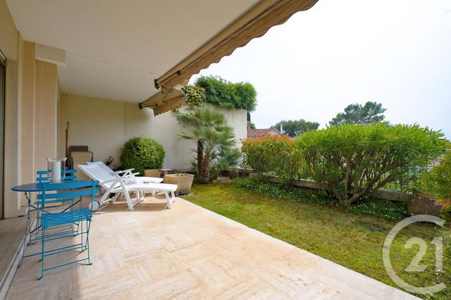 Afficher la photo en grand Appartement F4 à vendre - 4 pièces - 110.0 m2 - LE CANNET - 06 - PROVENCE-ALPES-COTE-D-AZUR - Century 21 Mistral L'Agence