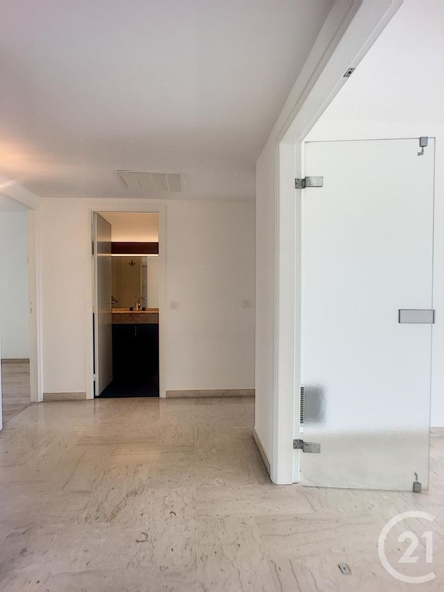 Afficher la photo en grand appartement à louer - 3 pièces - 77.0 m2 - LE CANNET - 06 - PROVENCE-ALPES-COTE-D-AZUR - Century 21 Mistral L'Agence