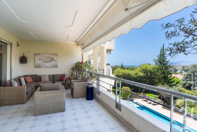 Appartement F3 à vendre - 3 pièces - 93.78 m2 - LE CANNET - 06 - PROVENCE-ALPES-COTE-D-AZUR - Century 21 Mistral L'Agence
