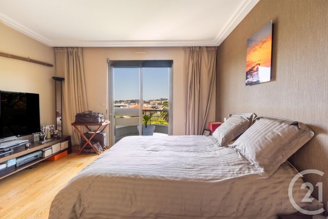 Appartement F3 à vendre - 3 pièces - 93.78 m2 - LE CANNET - 06 - PROVENCE-ALPES-COTE-D-AZUR - Century 21 Mistral L'Agence