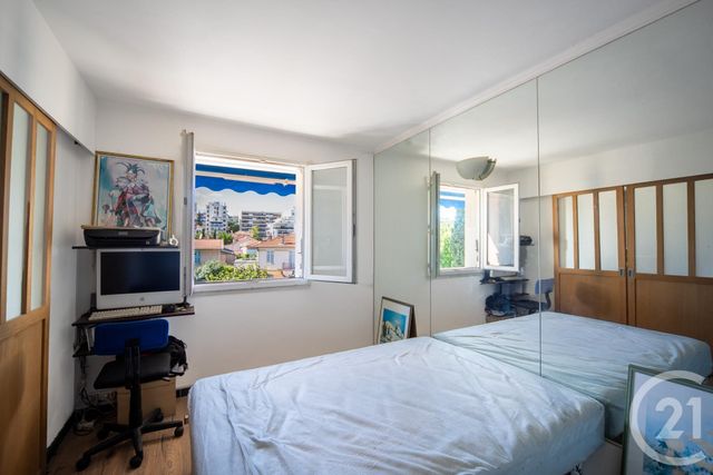 Afficher la photo en grand Appartement F3 à vendre - 3 pièces - 58.0 m2 - LE CANNET - 06 - PROVENCE-ALPES-COTE-D-AZUR - Century 21 Mistral L'Agence