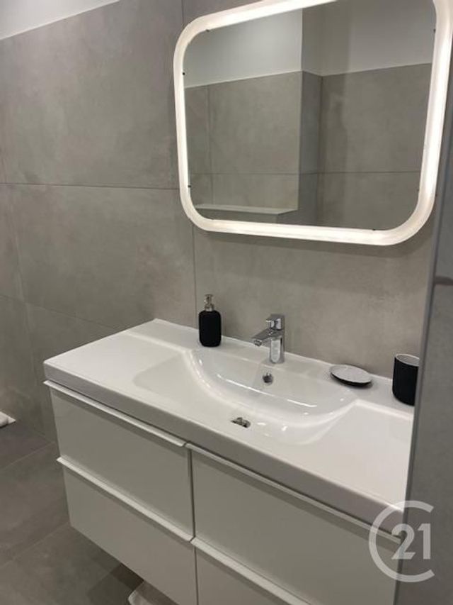 Appartement F2 à louer - 2 pièces - 55.32 m2 - CANNES - 06 - PROVENCE-ALPES-COTE-D-AZUR - Century 21 Mistral L'Agence