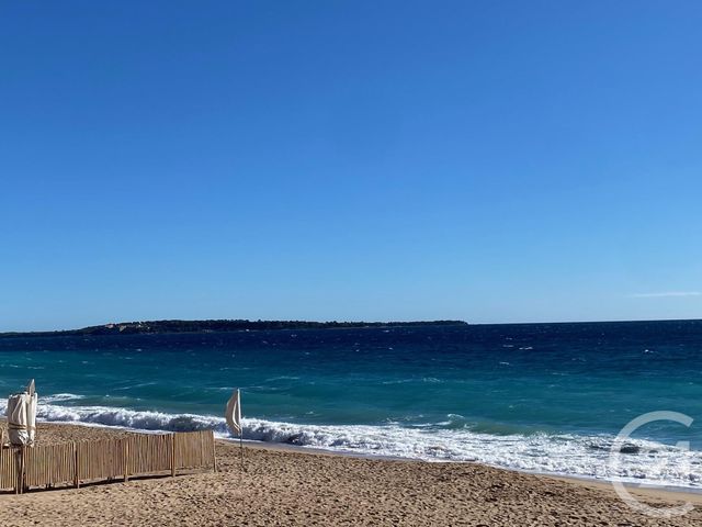 Afficher la photo en grand Appartement T2 à vendre - 2 pièces - 30.0 m2 - CANNES - 06 - PROVENCE-ALPES-COTE-D-AZUR - Century 21 Mistral L'Agence