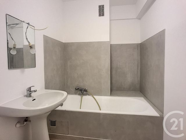 Appartement T2 à louer - 2 pièces - 47.21 m2 - LE CANNET - 06 - PROVENCE-ALPES-COTE-D-AZUR - Century 21 Mistral L'Agence